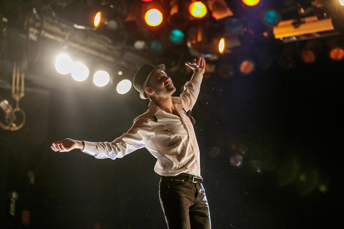 JOAN Vu00c1ZQUEZ SHOWMAN CANTANTE Y ACTOR