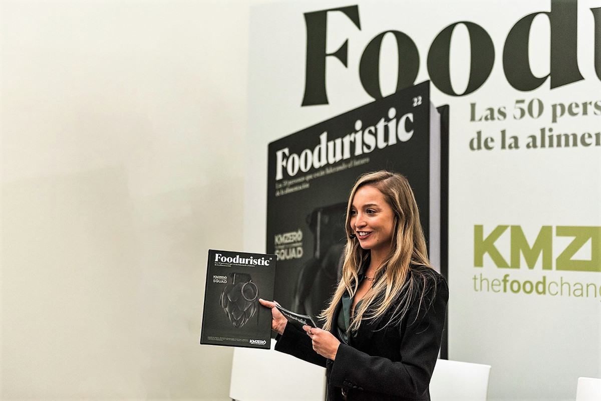 Directora de KM ZERO, Beatriz Jacoste con el informe Fooduristic'22