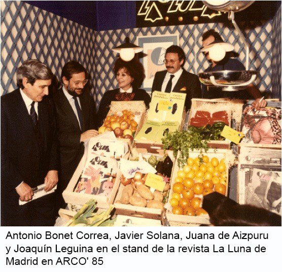 04. Antonio Bonet Correa, Javier Solana, Juana de Aizpuru y Joaquín Leguina en el stand de la revista La Luna de Madrid en ARCO' 85