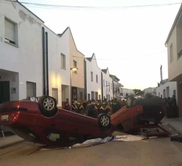 22 07 19 Coches tumbados en Peal