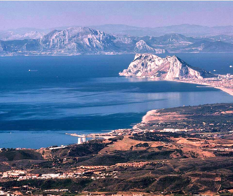 Foto tomada de internet, desde La Linea de la Concepciu00f3n (Cu00e1diz, Espau00f1a), Gibraltar y Marruecos (Norte de u00c1frica)