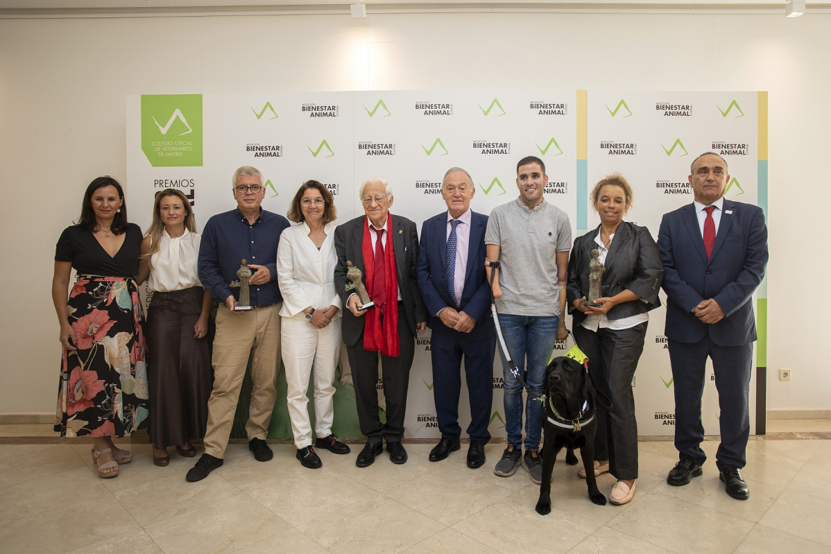 VI Premios Bienestar animal Foto familia premiados
