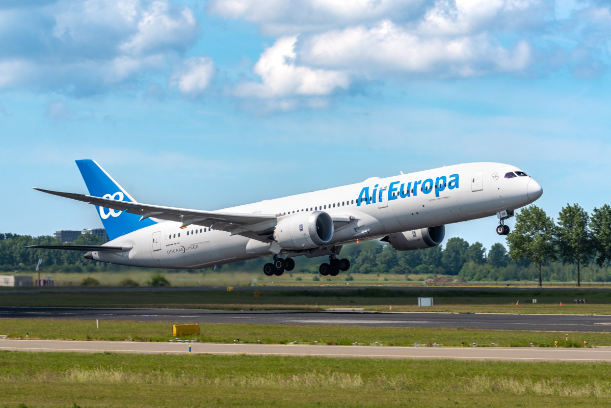 AirEuropa B787 Takeoff