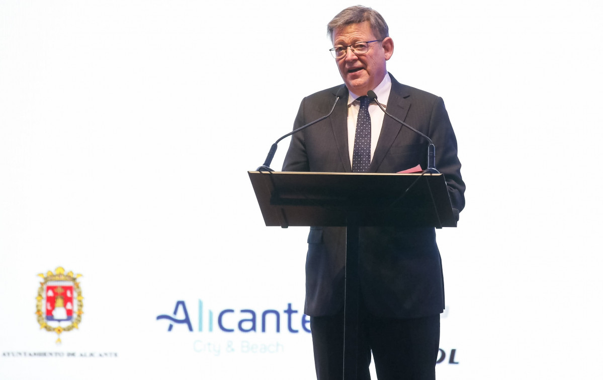 EuropaPress 5019516 president generalitat ximo puig interviene gala entrega soles guia repsol