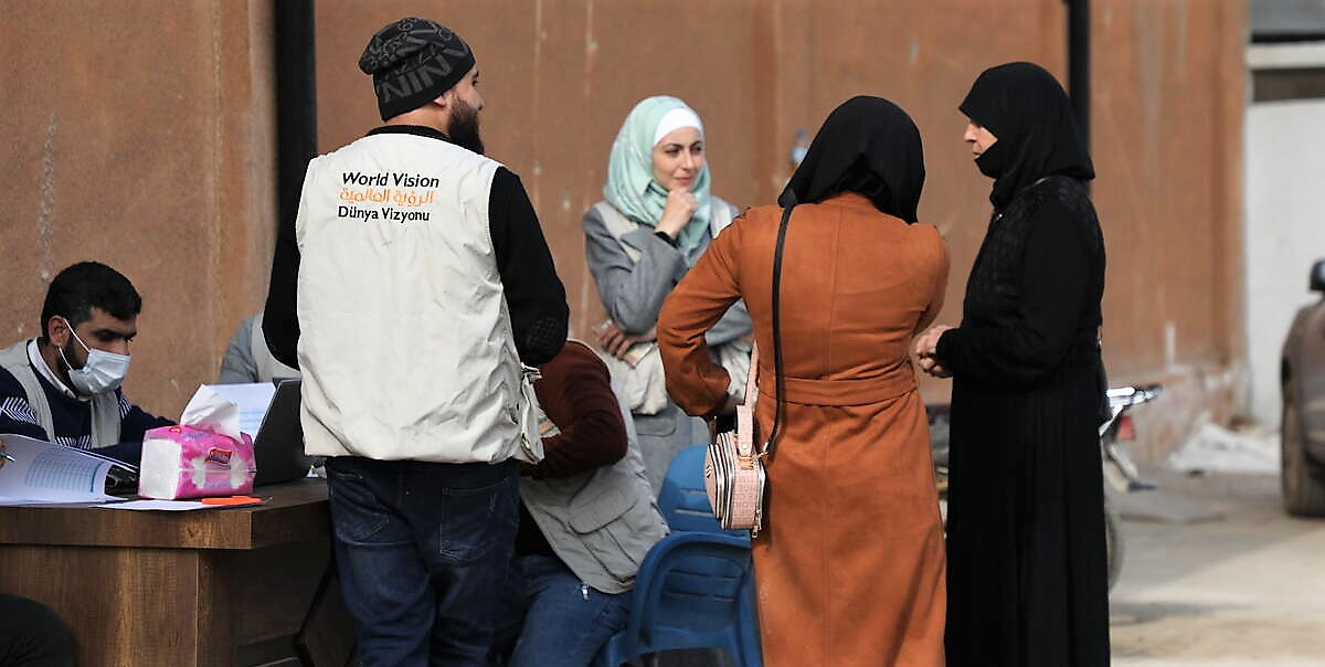 Entrega de dinero en efectivo para las personas afectadas por el terremoto en Siria 3