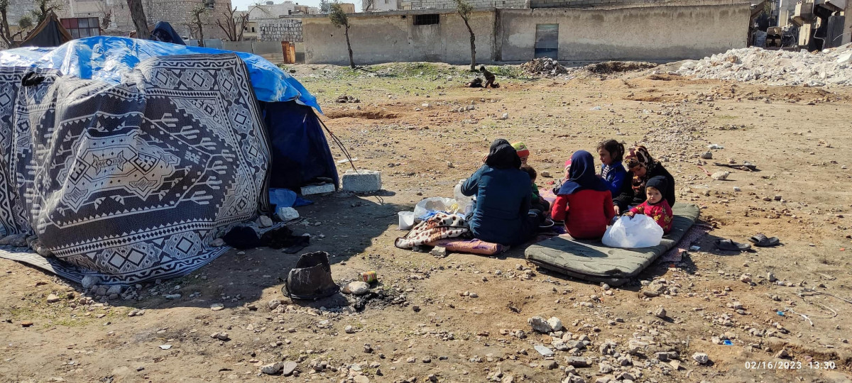 Familia siria sin hogar tras el terremoto Alepo Aldeas Infantiles SOS