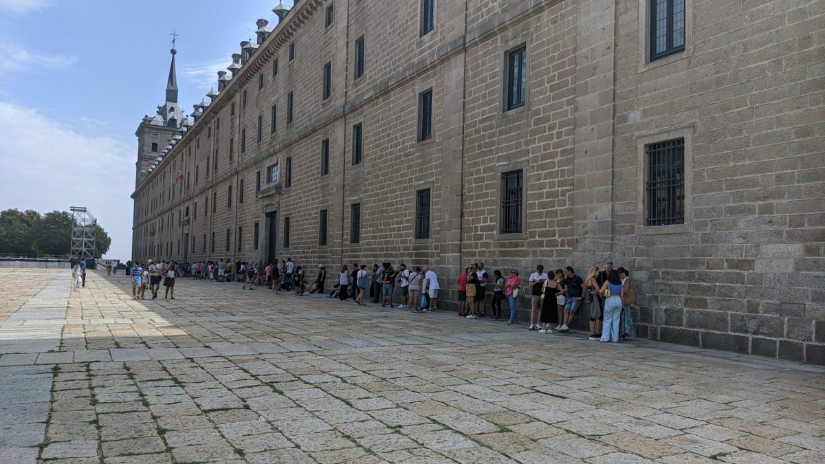 Visitantes en el Monasterio de San Lorenzo de El Escorial