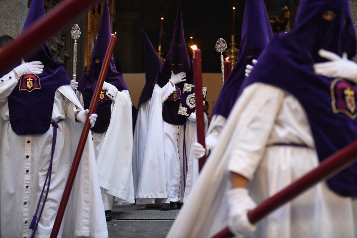 EuropaPress 5104324 nazarenos procesion semana santa gitanos recorre calles centro semana santa