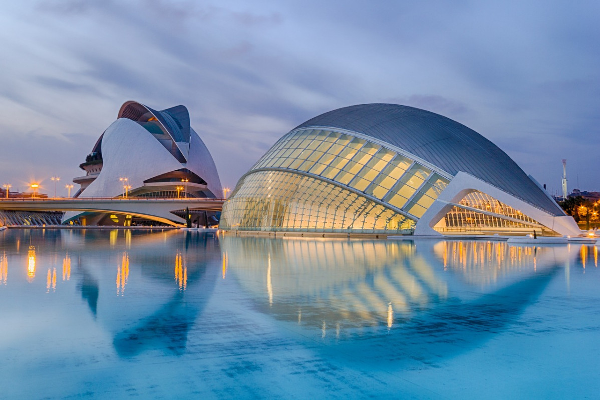 2 Valencia © Papagnoc via Pixabay