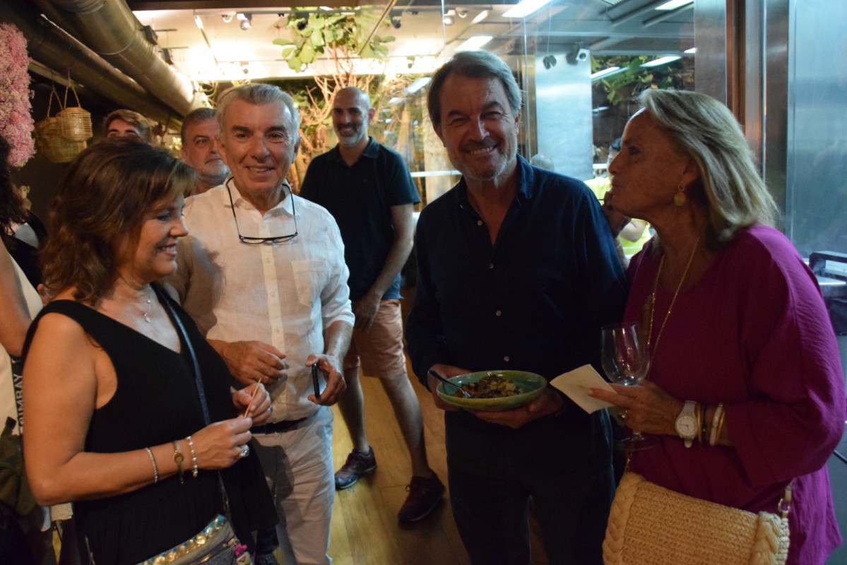 EL PRESIDENT MAS CON SU MUJER HELENA Y CON JAUME ALGUERSUARI Y YOLANDA