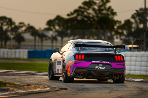 Ford Mustang GT4 2