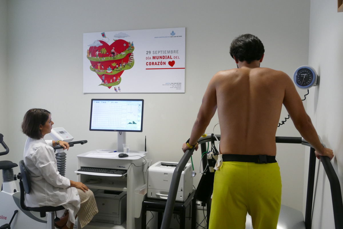 Un paciente se somete a la 'prueba de esfuerzo' durante una consulta de cardiologu00eda