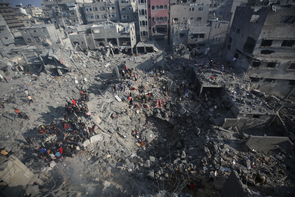 EuropaPress 5551465 november 2023 bureij gaza strip palestinian territory people sift through
