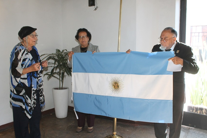 Abanderamiento desde Argentina a escritores poblanos 2