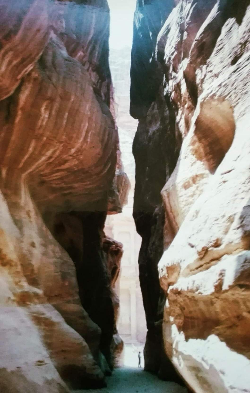 Foto principal. Desfiladero hacia El Tesoro en Petra