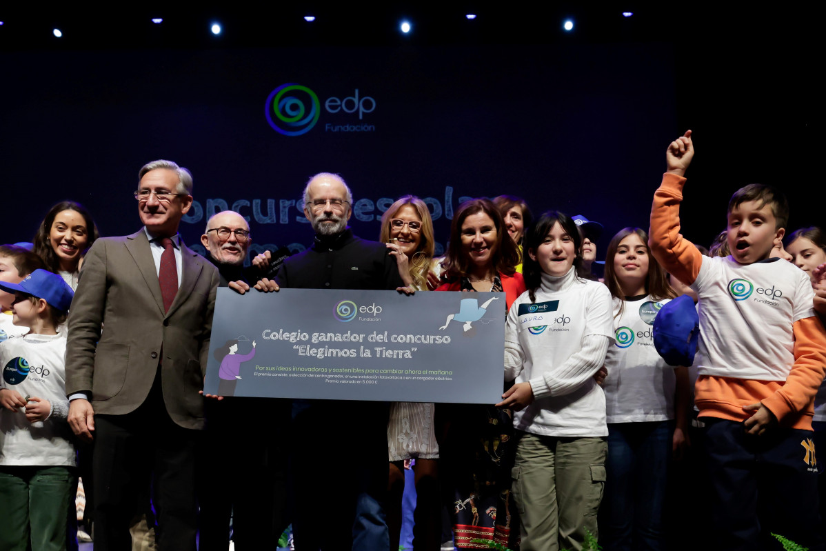 El colegio Europa de Dos Hermanas, ganador del certamen, celebra el premio