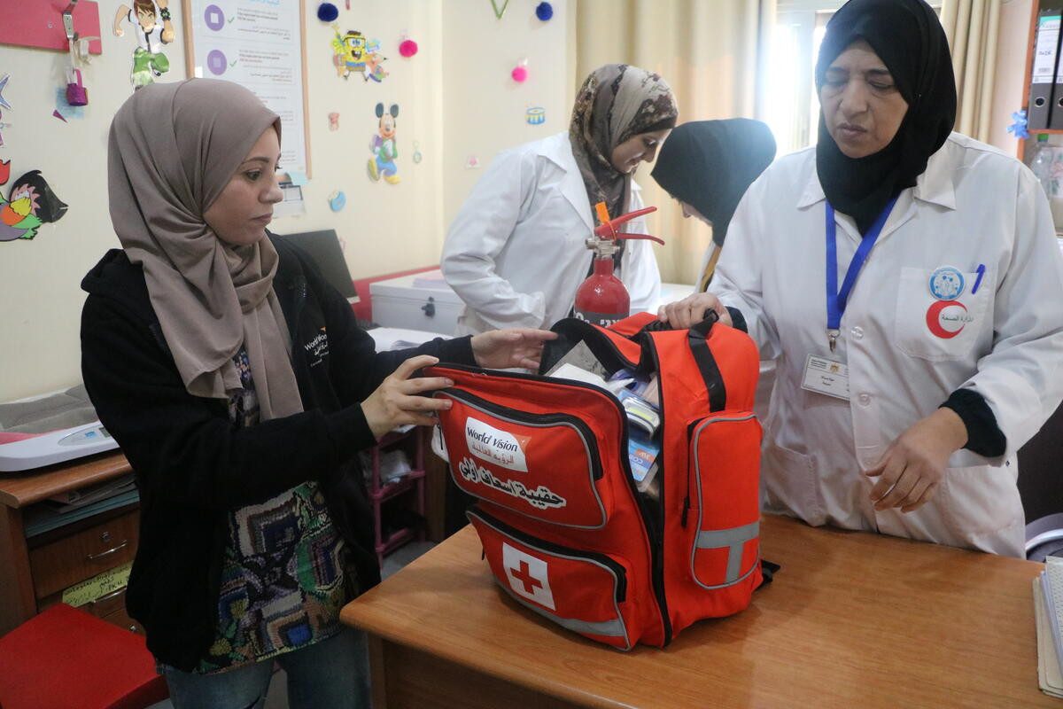 World Vision ha distribuido bolsas de primeros auxilios a clínicas de salud y clínicas móviles en Cisjordania