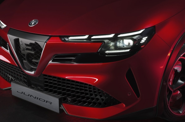 Alfa Romeo Junior Ibrida 4