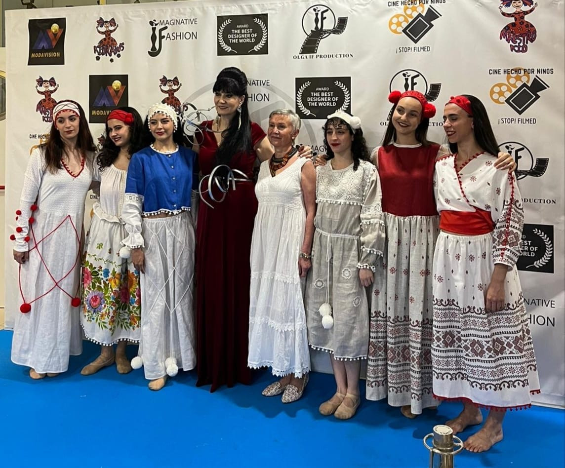 Olga If, Lubov Moiseeva, Modelos de U