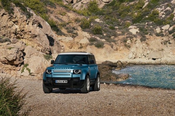 Land Rover Defender 4