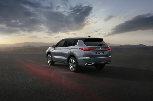 Mitsubishi Outlander PHEV 2