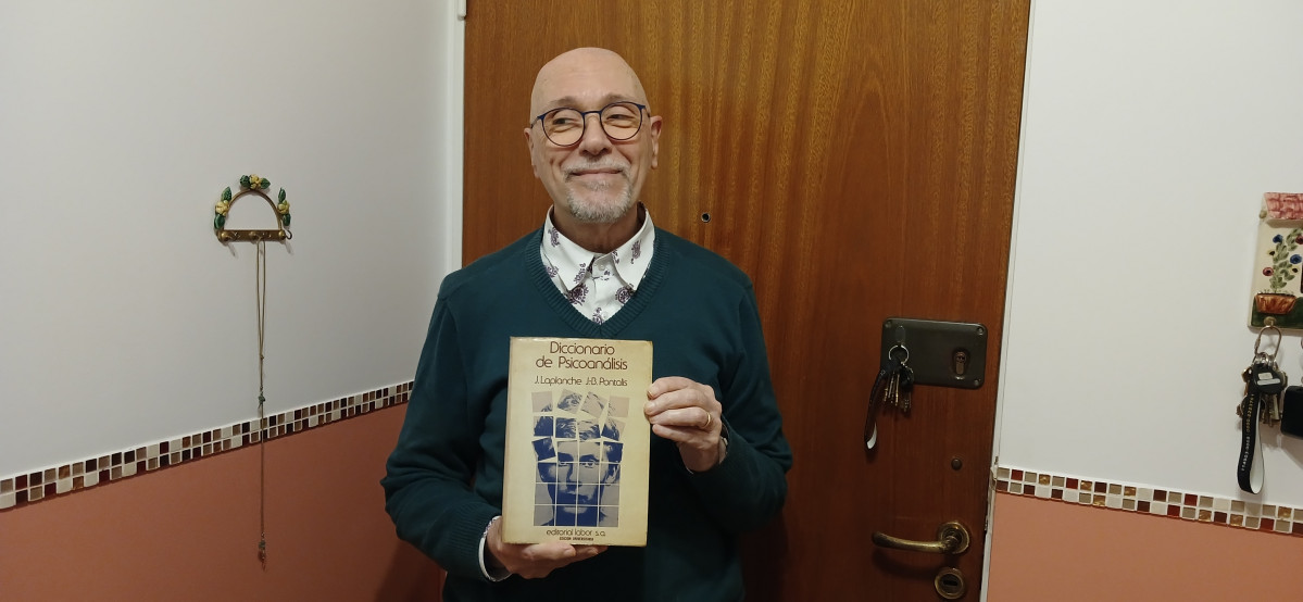 32 Rolando Revagliatti (diccionario) en junio 2024 Foto Flavia Revagliatti