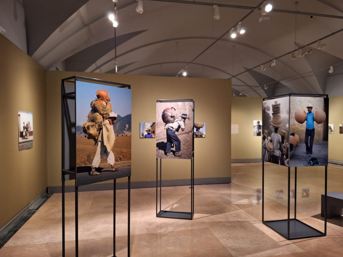 241121 La elocuencia de la imagen Català Roca Museo de América 1
