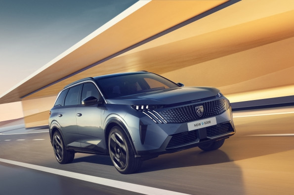 PEUGEOT 5008 1