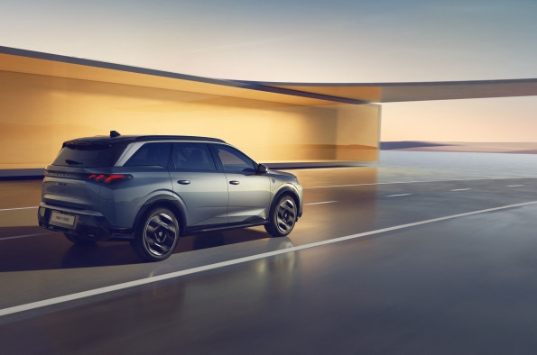 PEUGEOT 5008 2
