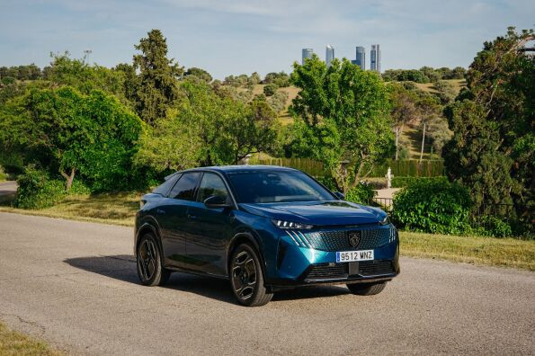 PEUGEOT HÍBRIDO ENCHUFABLE 1