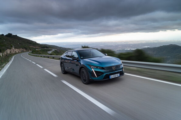 PEUGEOT 408 1
