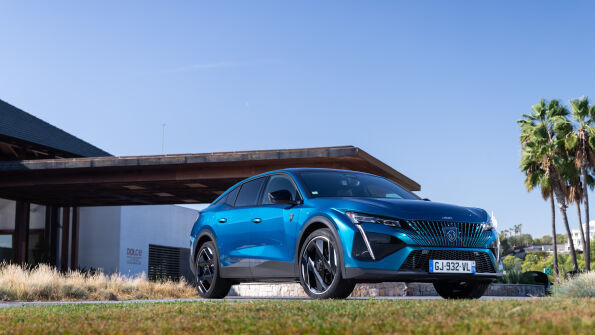 PEUGEOT 408 4