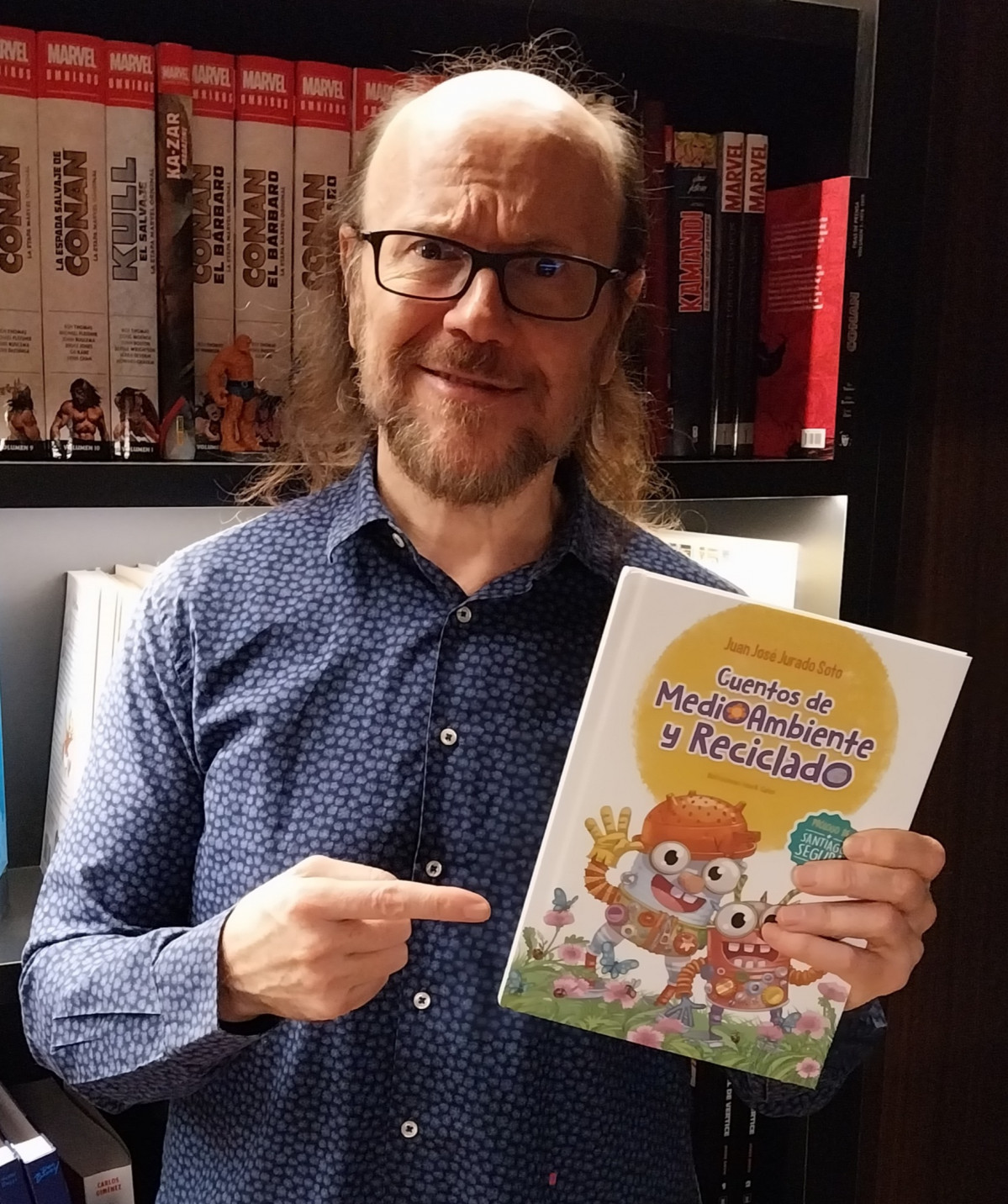Santiago Segura y libro Cuentos de Medioambiente y reciclado