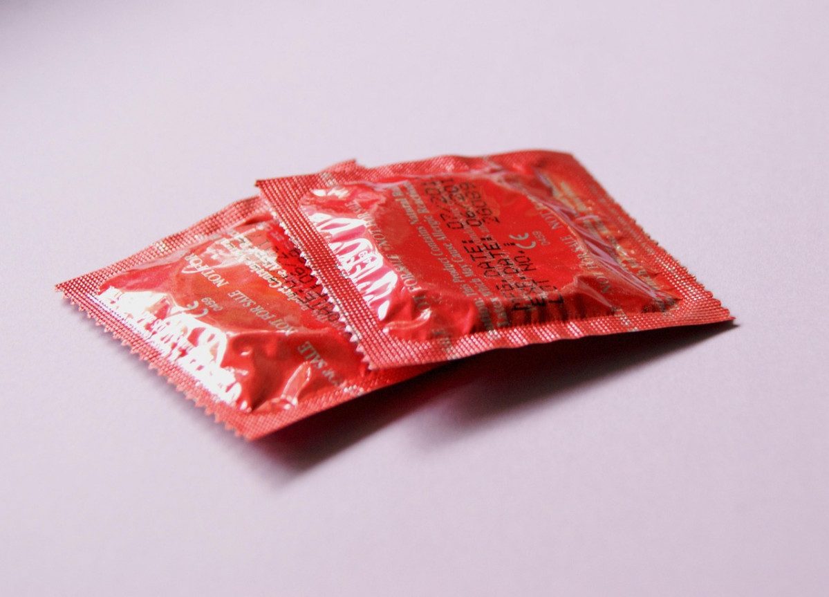 Red condoms 849407 1280