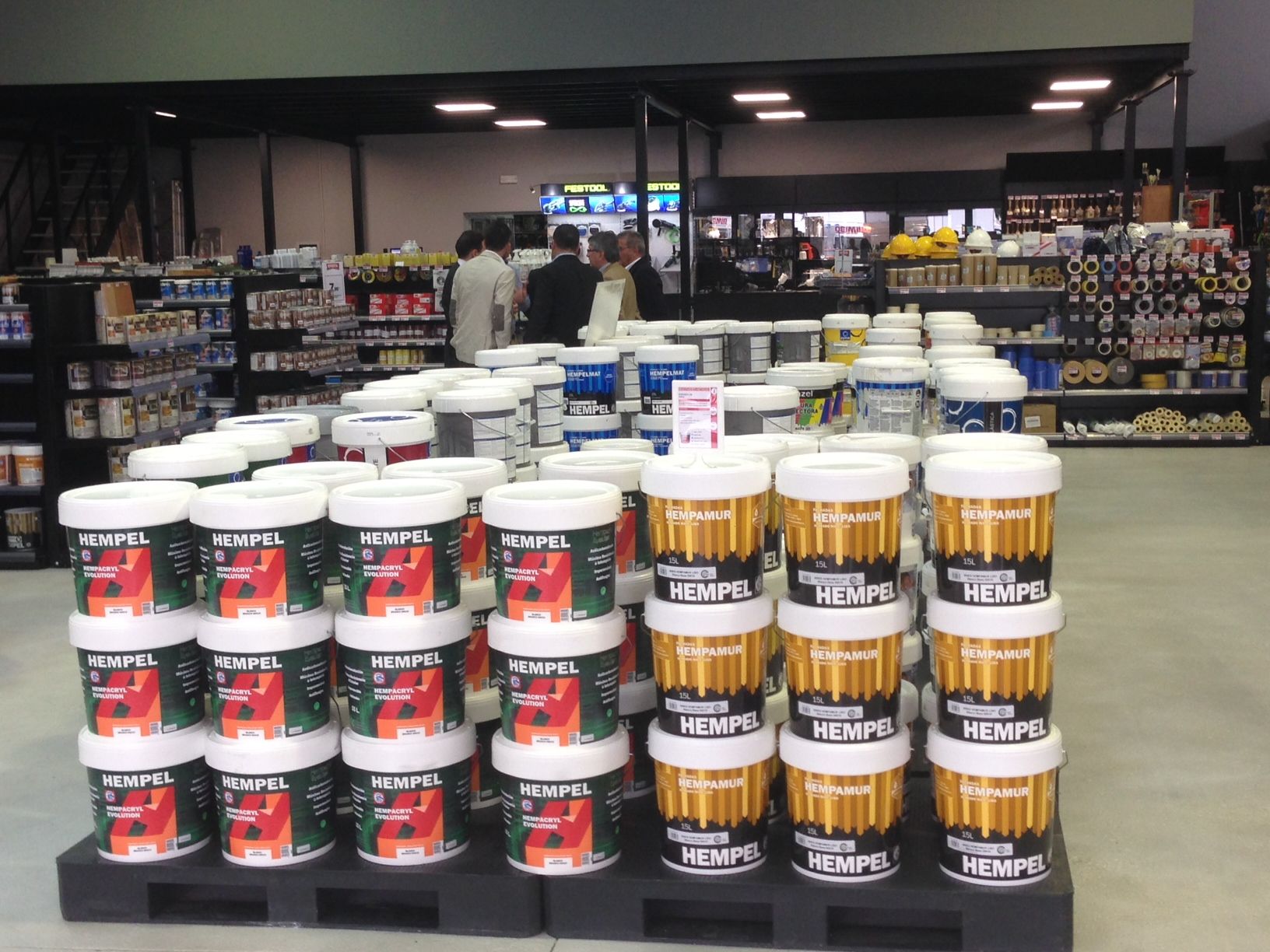 Hempel transforma, con la mayor excelencia, 8 tiendas de pintura en atractivas 'Boutiques del Color'