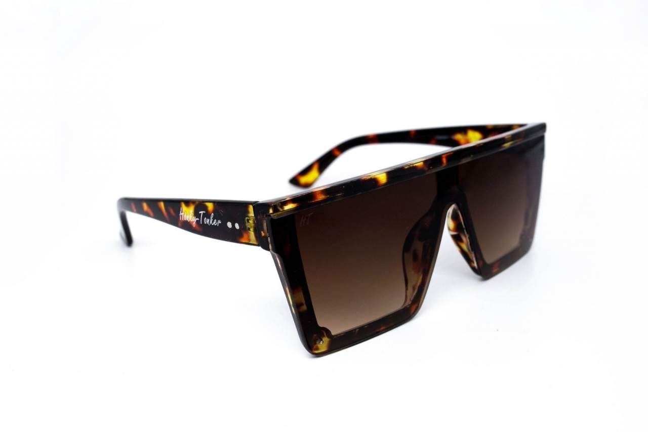 Gafas de sol cuadradas, la moda de la empresa malagueña Honky-Tonker
