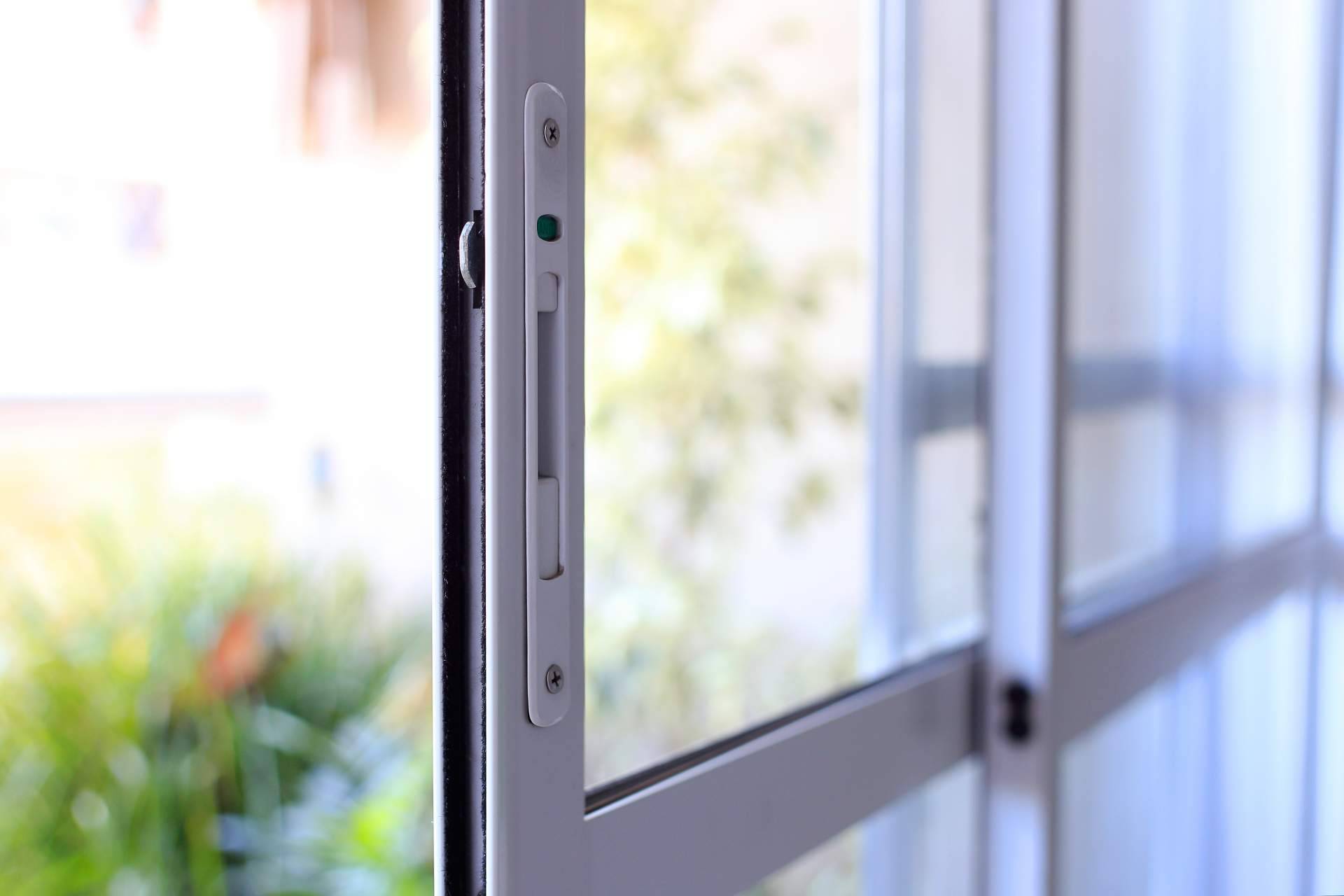 Carpintería de aluminio y ventanas de hoja oculta de Ventanas Vamin