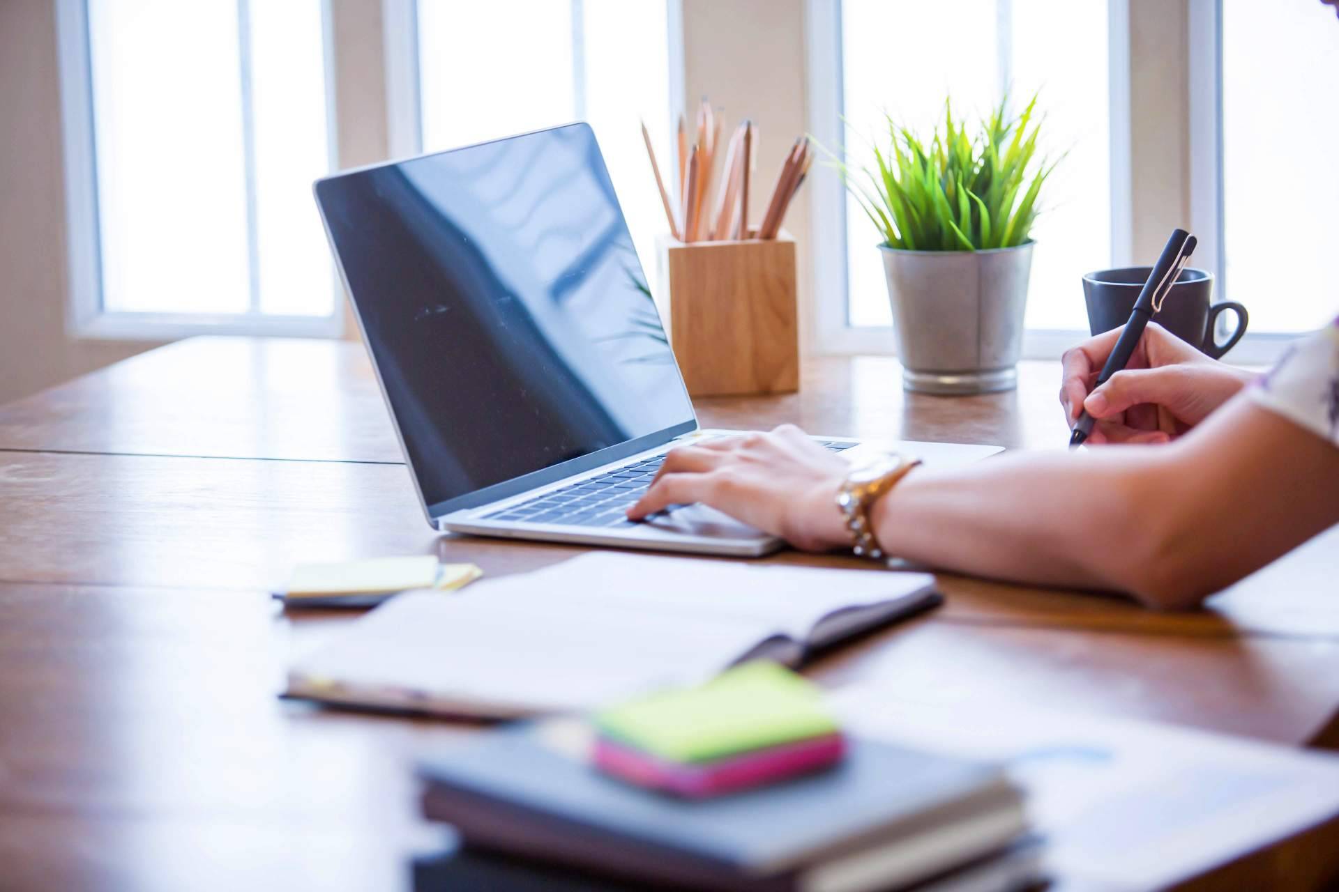 Portátiles y PCs para estudiantes, teletrabajo, empresas y oficinas de gama profesional