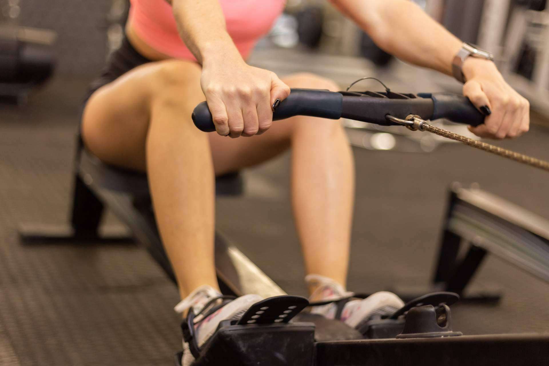 ¿Cuáles son los beneficios de entrenar con máquina de remo?, por TopEntreno