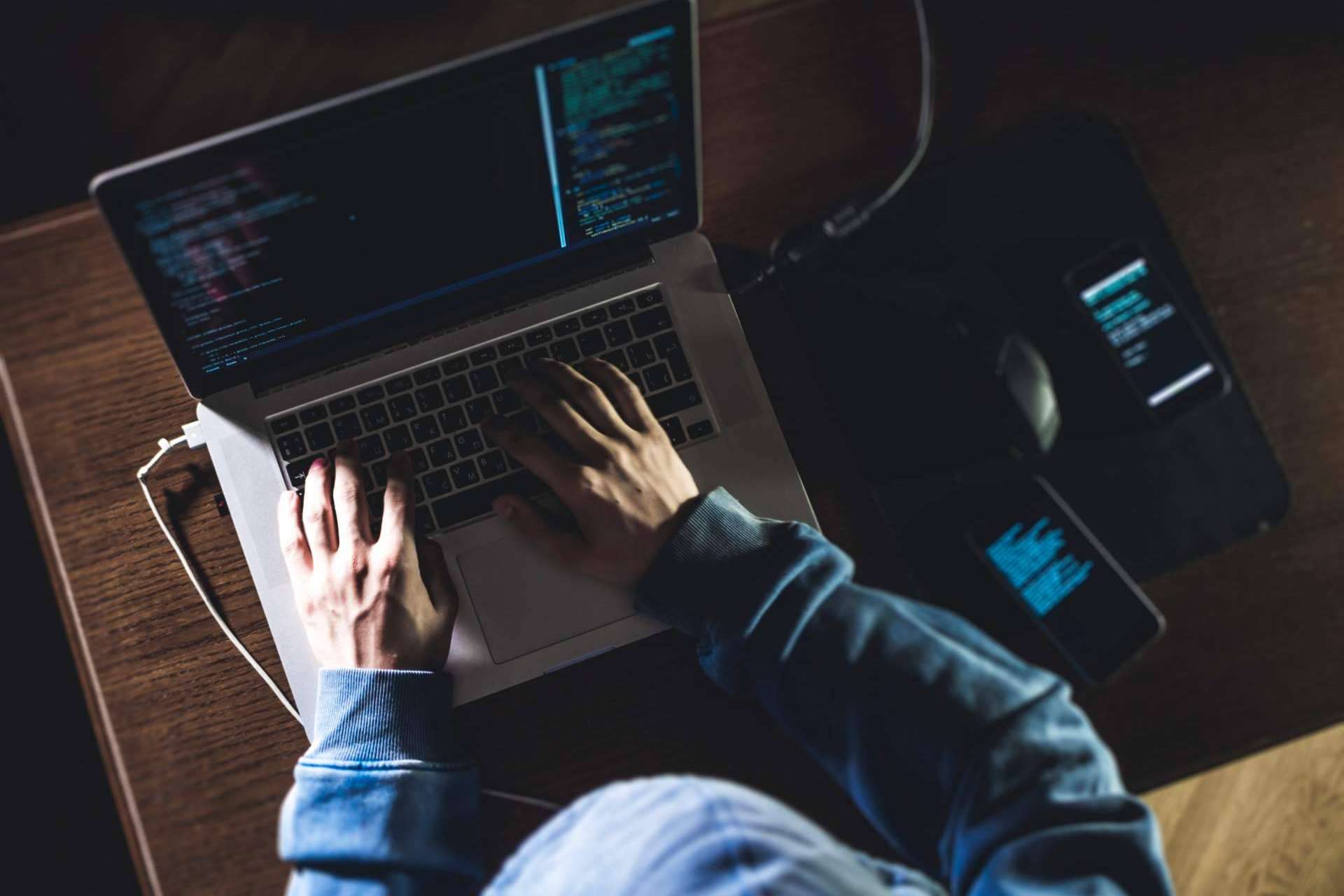 Aprender a hackear con Hackrocks para ofrecer una mayor seguridad a empresas