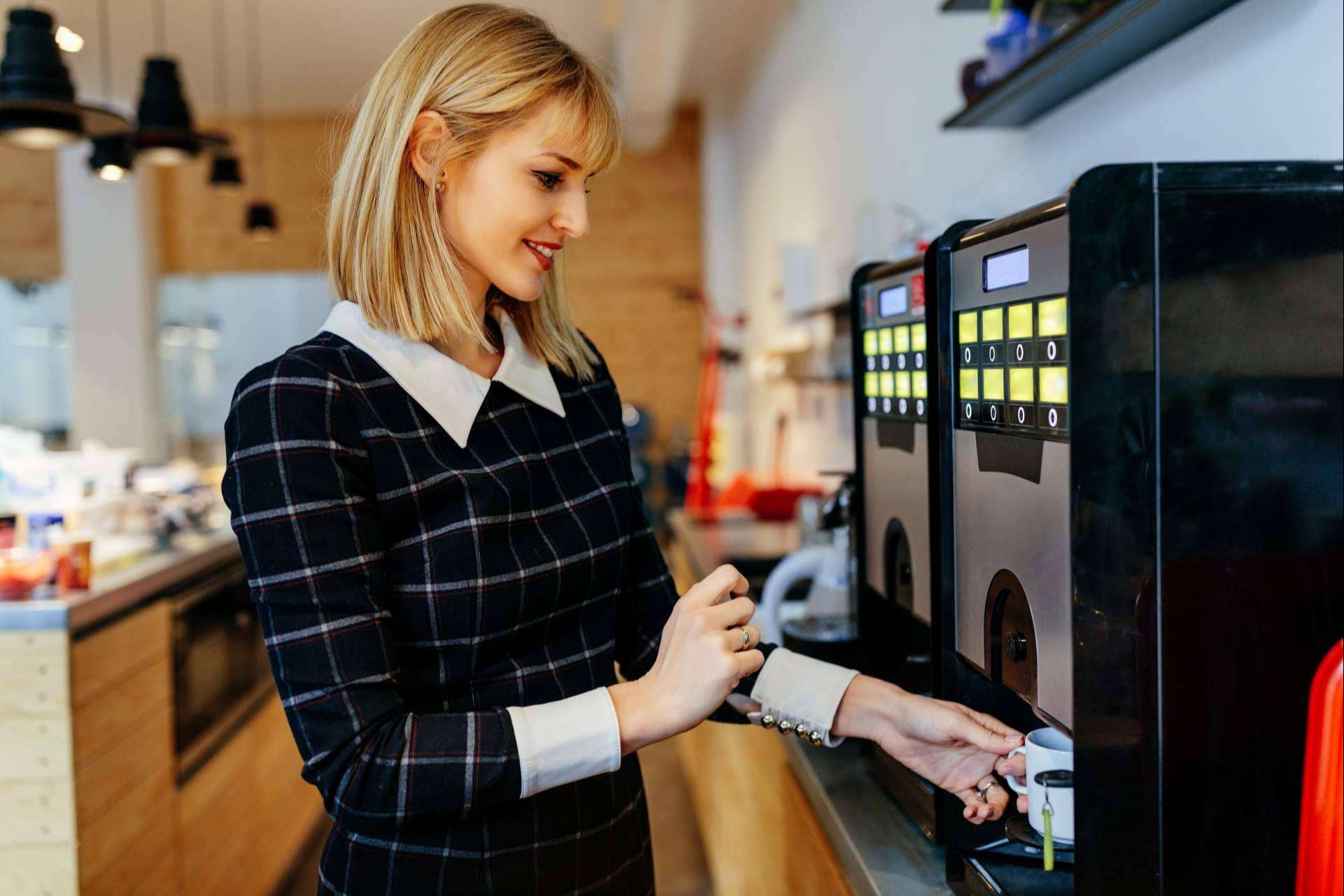 Los beneficios de contar con máquinas de vending de café para grandes empresas, por C&B Señor