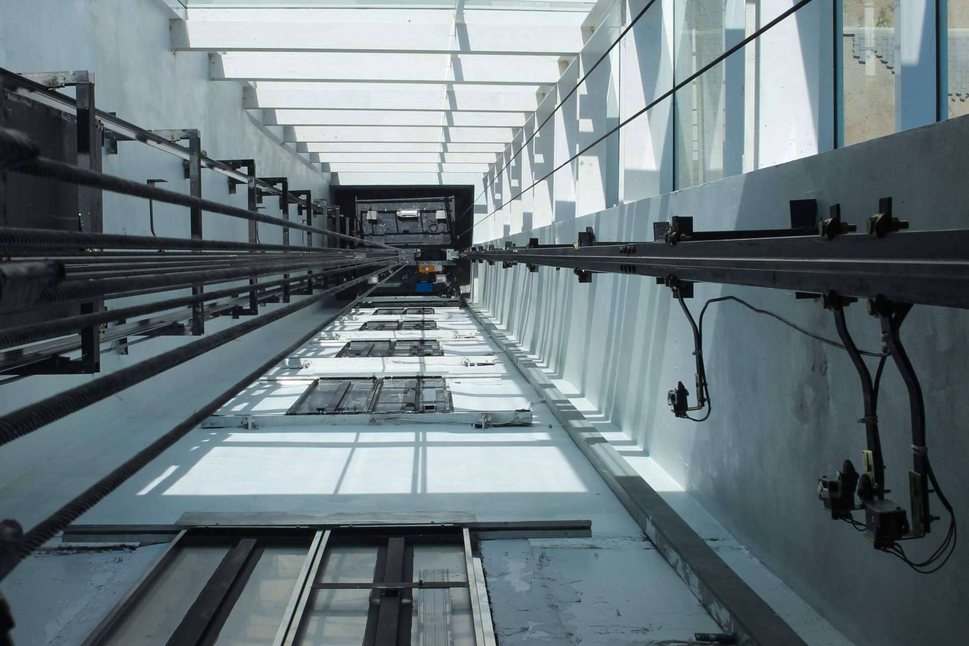 La instalación de ascensores en patio de luces para volver accesibles los edificios, la gran solución de la empresa Disel Studio
