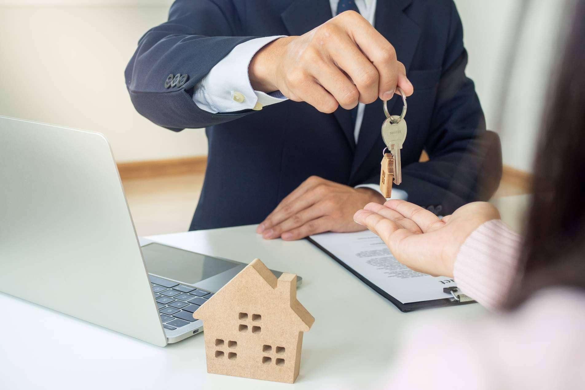 Cómo vender una casa de forma rápida y al contado de la mano de La Casa Agency El Clot