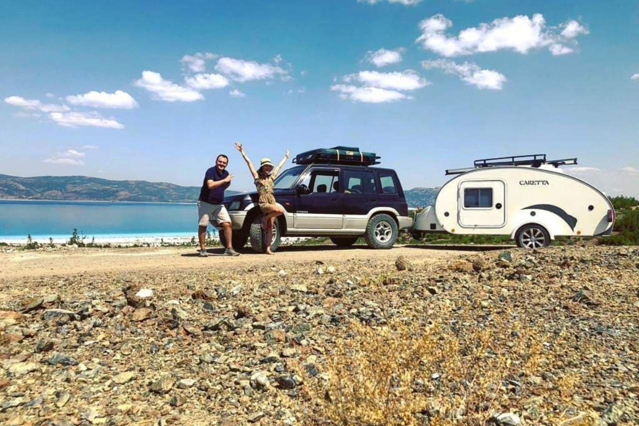 Viajar con caravanas pequeñas: así son las mini caravanas por dentro