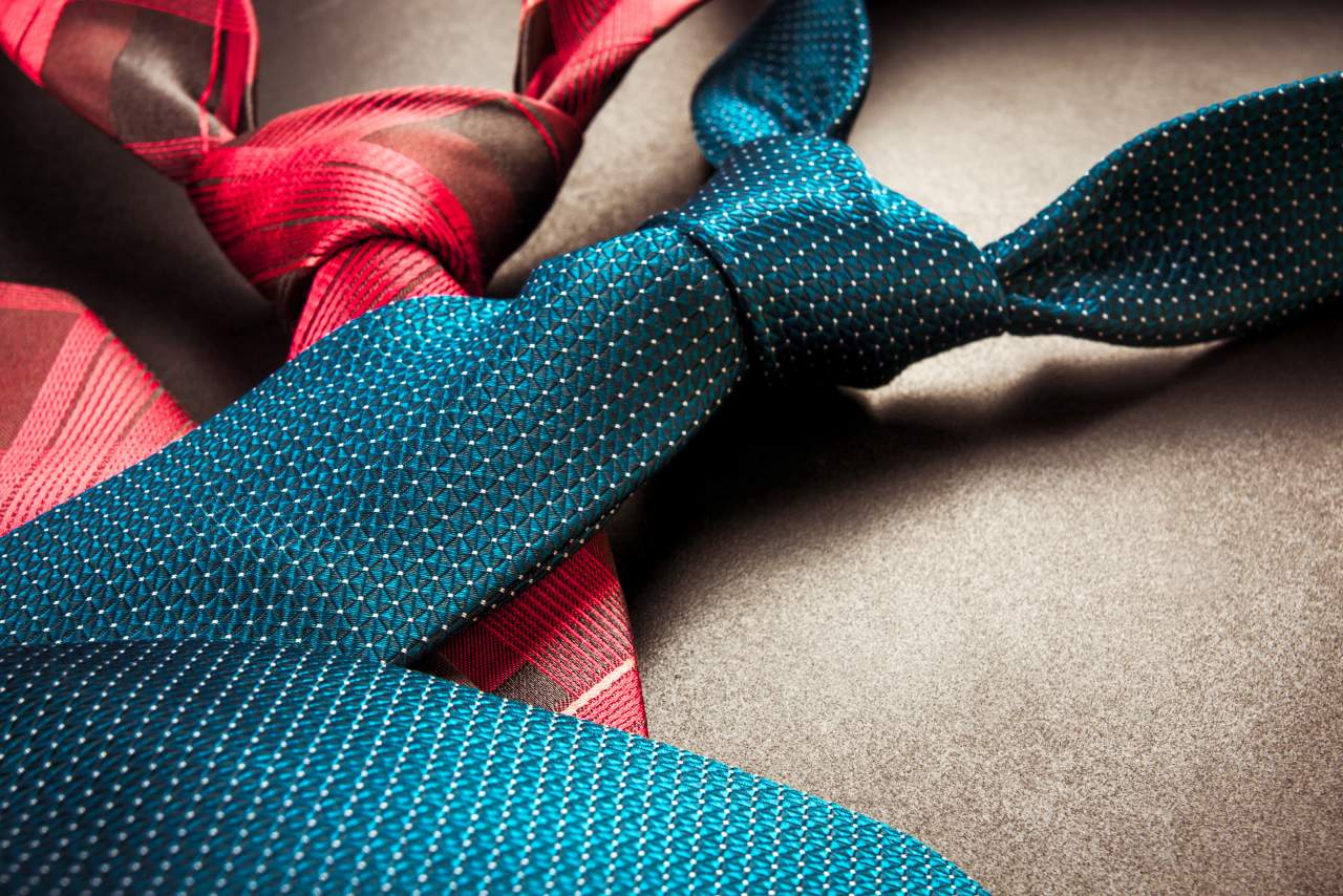 Pañuelo para el cuello de hombre en Josvil: la elegancia de vestir bien