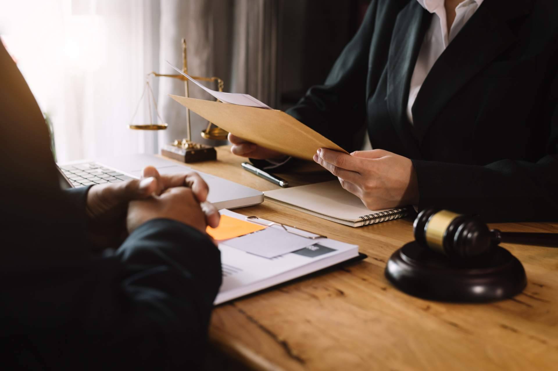 Reclamar gratuitamente comisiones bancarias por descubierto y por impago de la mano de abusosfinancieros.com