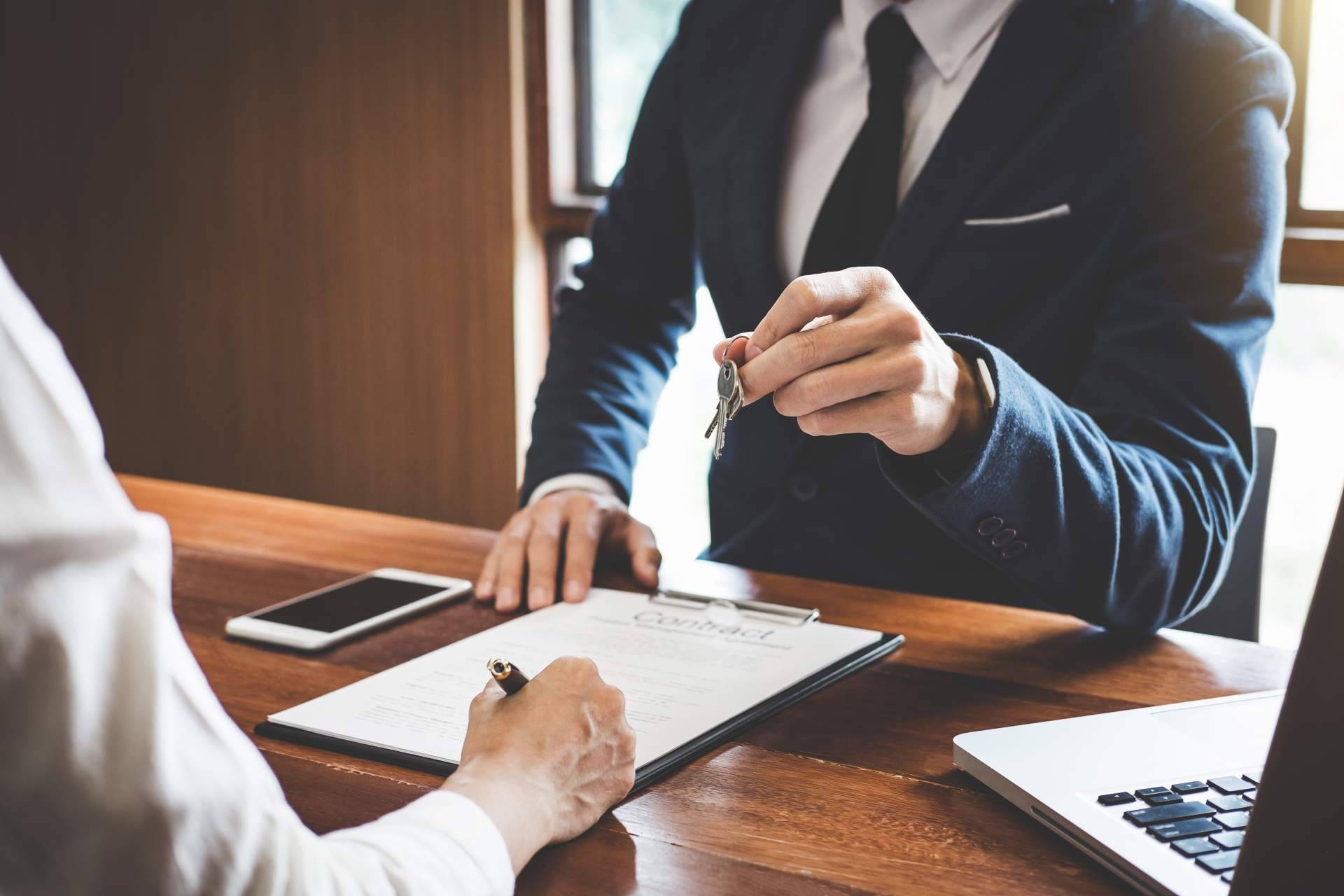 ¿Cómo saber si una inmobiliaria en Colombia es legal?