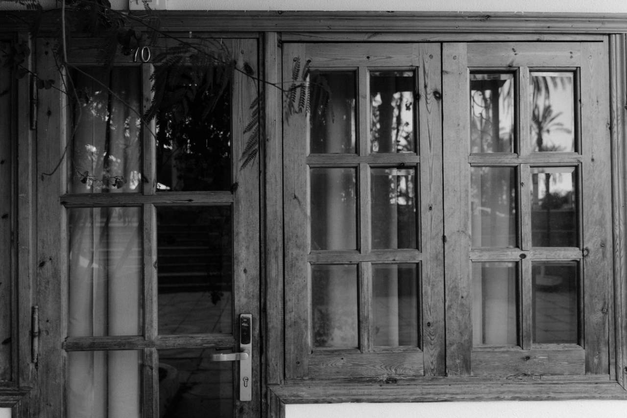 LOSMA STUDIO: Balcones y ventanas de madera de calidad