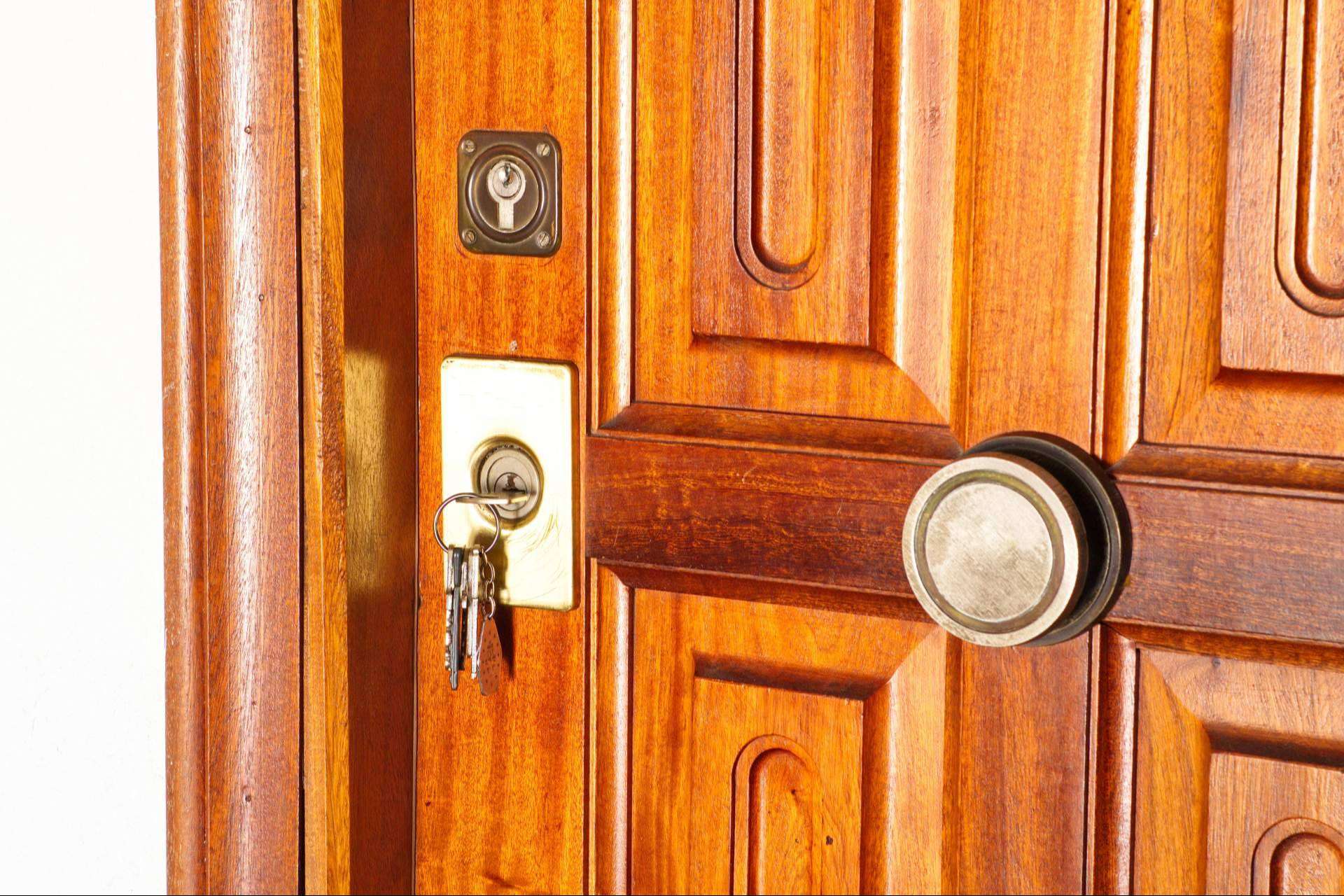¿Cómo evitar que entre un okupa en casa?