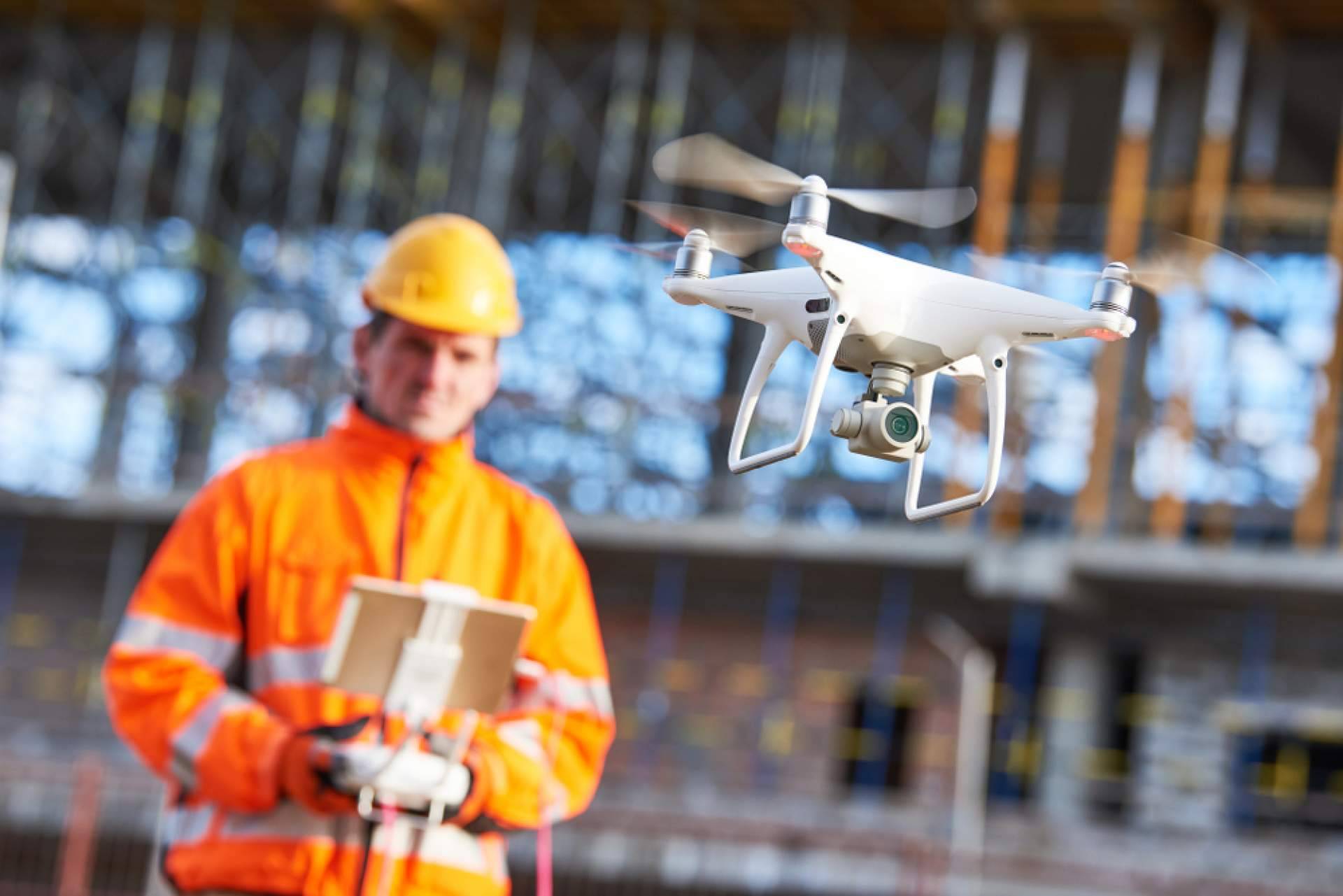 El uso de drones en los trabajos de inspección industrial, con FRP Advanced Technology